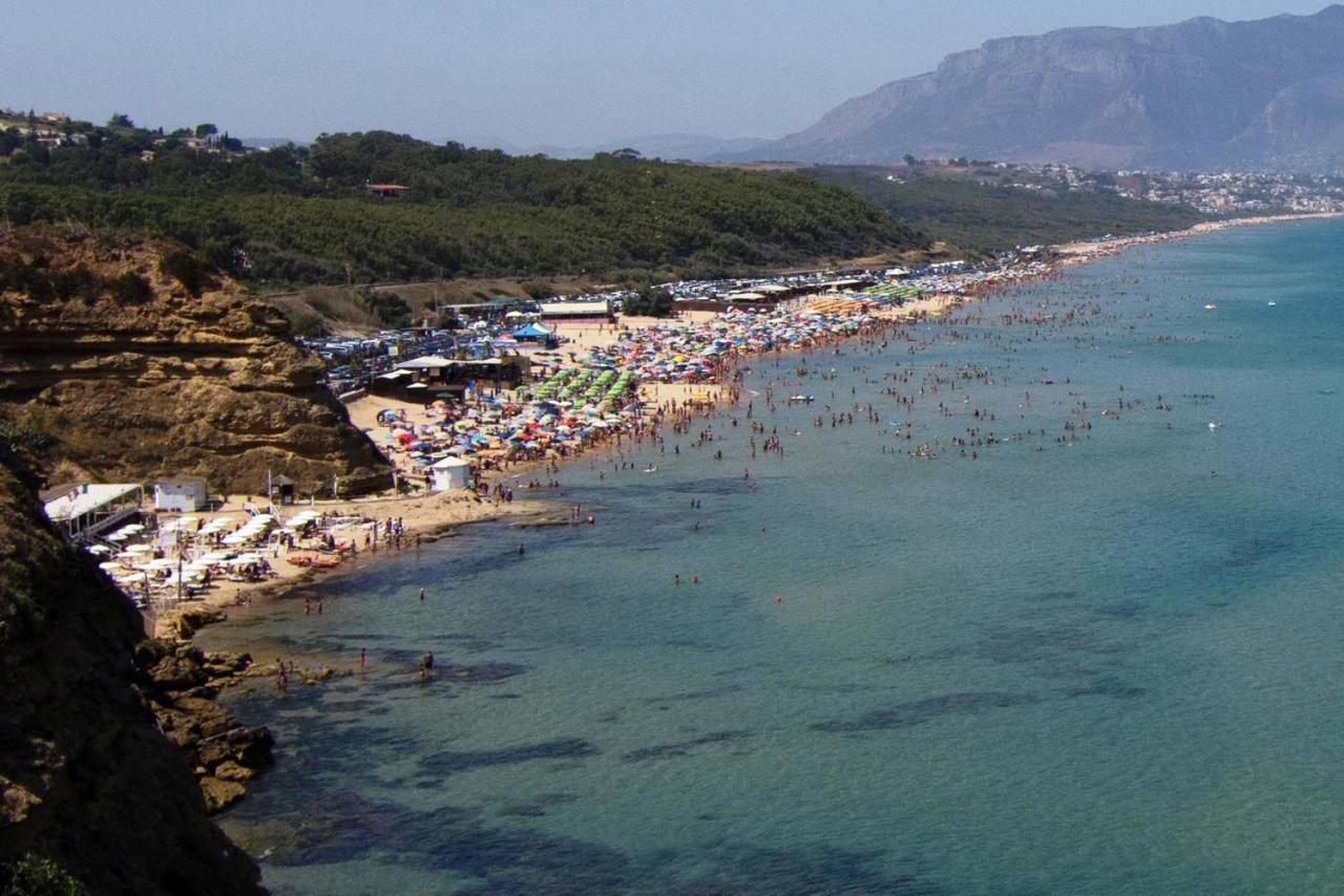 La Stanza Vicino Al Mare , Una Camera Da Letto E Bagno Con Balcone Vista Mare Apartment Balestrate Exterior photo